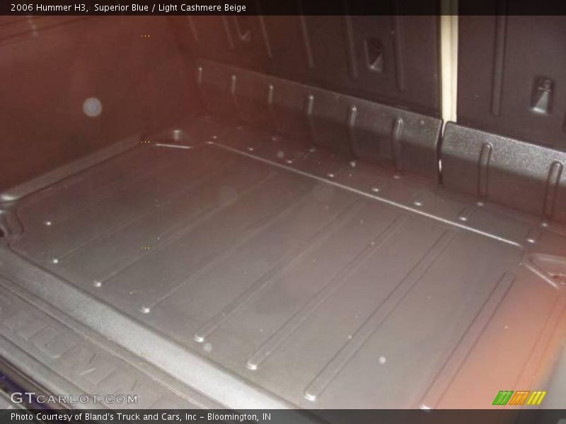Superior Blue / Light Cashmere Beige 2006 Hummer H3