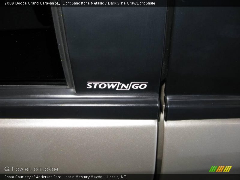 Light Sandstone Metallic / Dark Slate Gray/Light Shale 2009 Dodge Grand Caravan SE