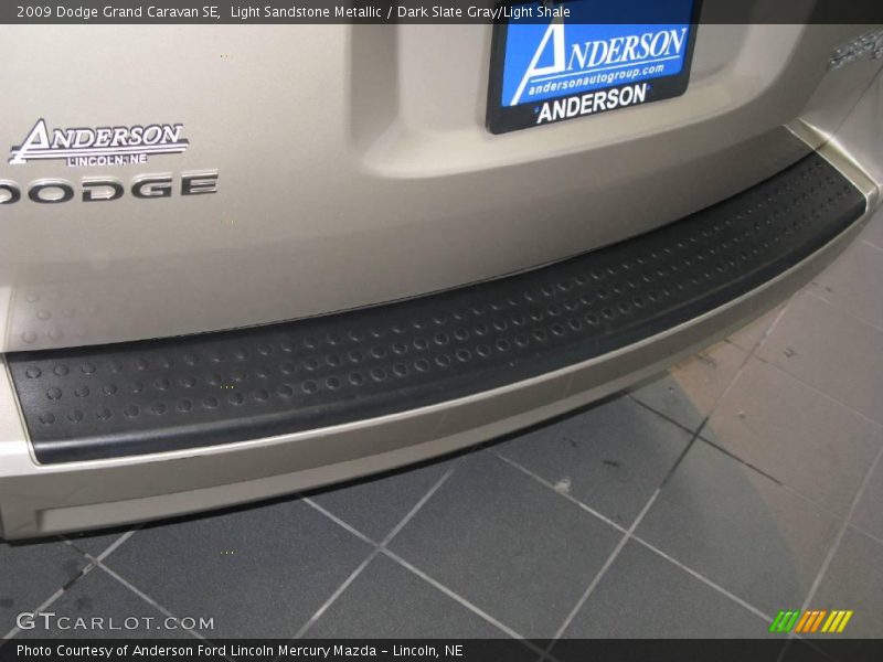 Light Sandstone Metallic / Dark Slate Gray/Light Shale 2009 Dodge Grand Caravan SE