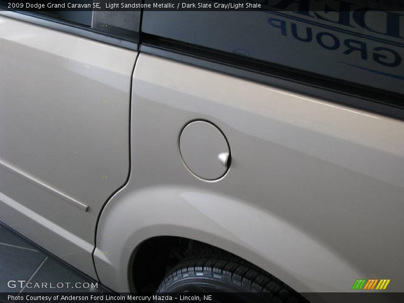 Light Sandstone Metallic / Dark Slate Gray/Light Shale 2009 Dodge Grand Caravan SE