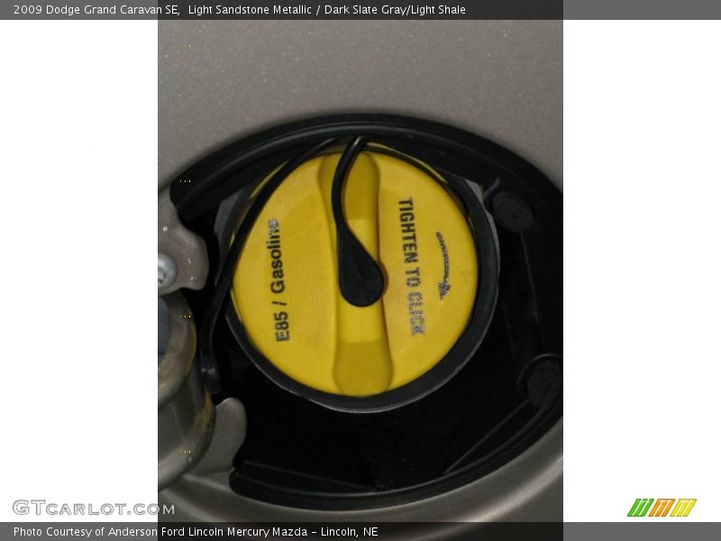 Light Sandstone Metallic / Dark Slate Gray/Light Shale 2009 Dodge Grand Caravan SE