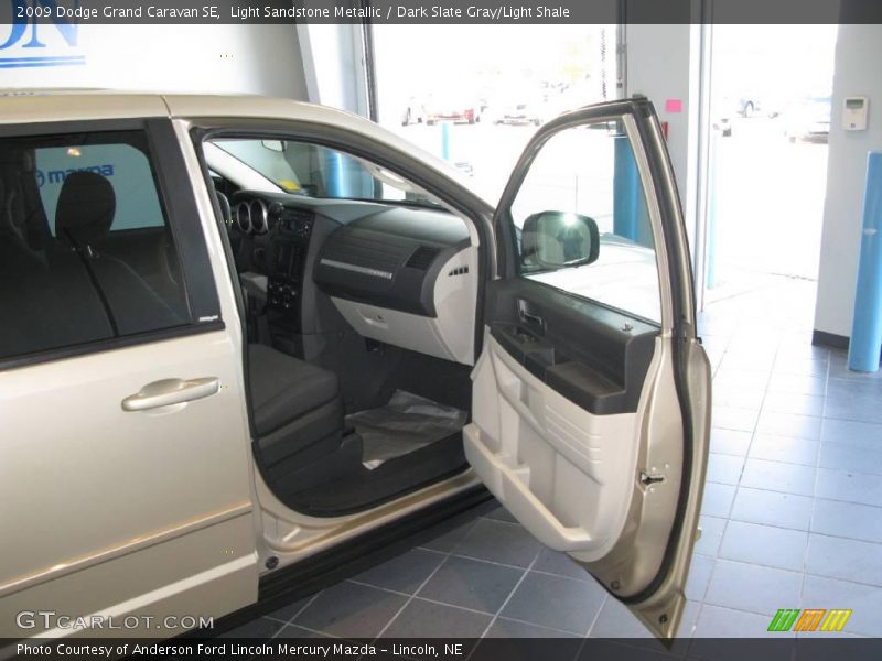 Light Sandstone Metallic / Dark Slate Gray/Light Shale 2009 Dodge Grand Caravan SE