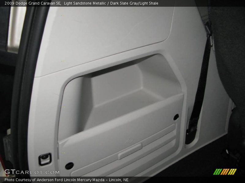 Light Sandstone Metallic / Dark Slate Gray/Light Shale 2009 Dodge Grand Caravan SE