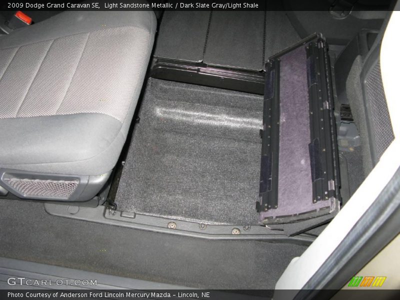 Light Sandstone Metallic / Dark Slate Gray/Light Shale 2009 Dodge Grand Caravan SE
