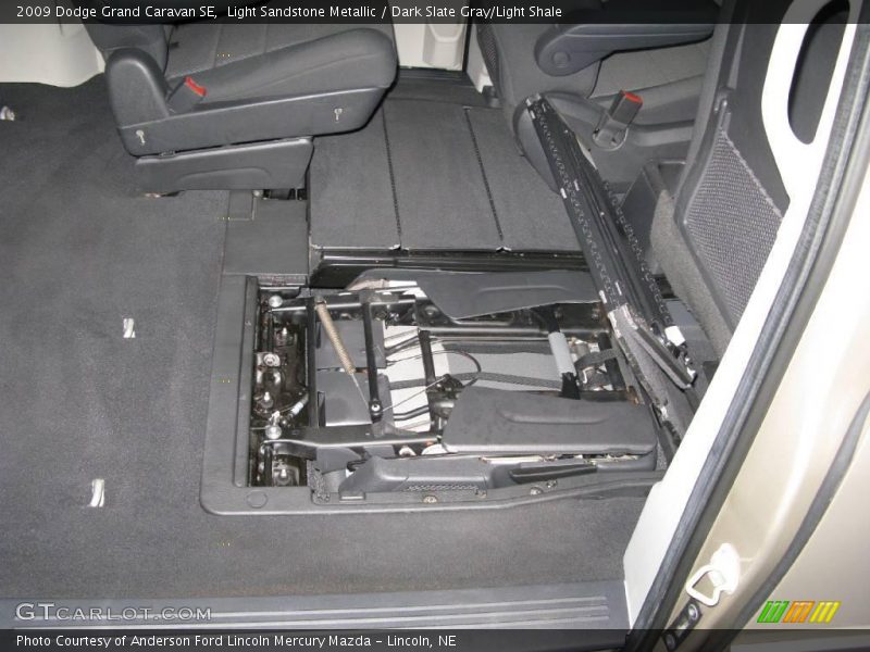 Light Sandstone Metallic / Dark Slate Gray/Light Shale 2009 Dodge Grand Caravan SE