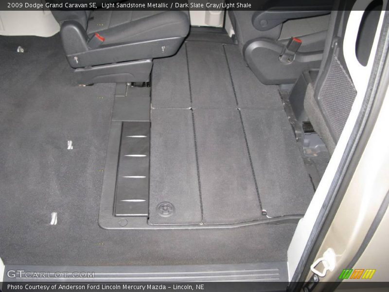 Light Sandstone Metallic / Dark Slate Gray/Light Shale 2009 Dodge Grand Caravan SE