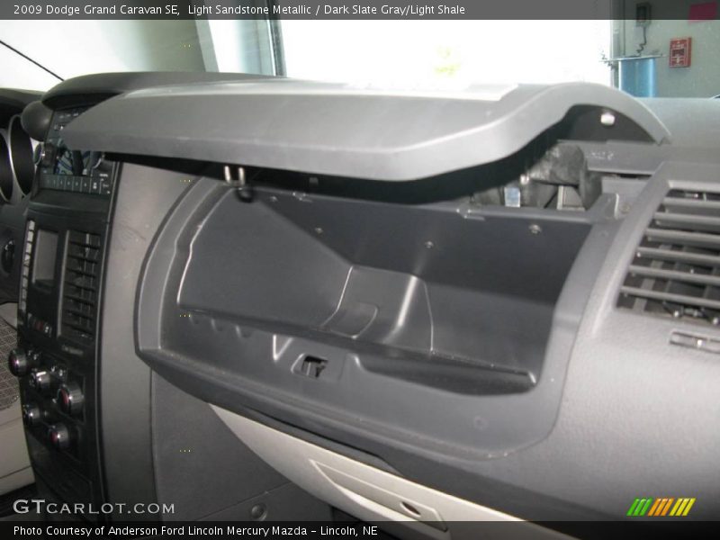Light Sandstone Metallic / Dark Slate Gray/Light Shale 2009 Dodge Grand Caravan SE