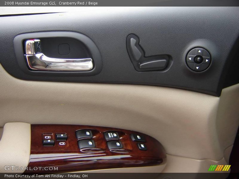 Cranberry Red / Beige 2008 Hyundai Entourage GLS