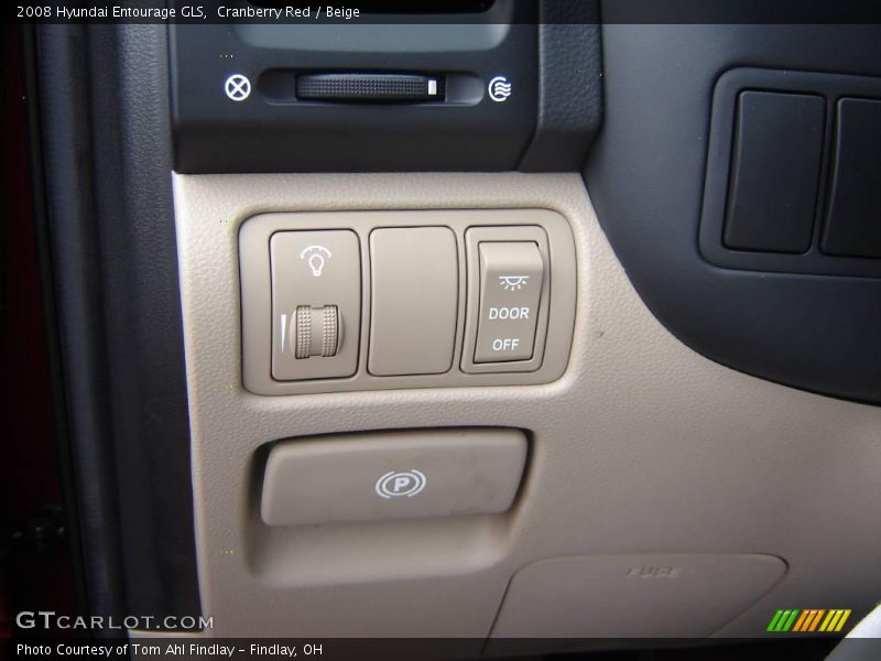 Cranberry Red / Beige 2008 Hyundai Entourage GLS
