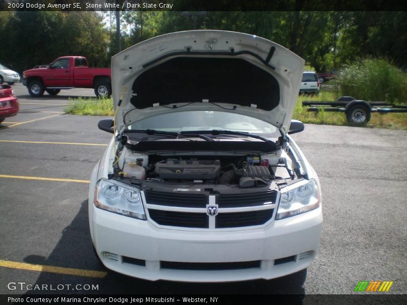 Stone White / Dark Slate Gray 2009 Dodge Avenger SE