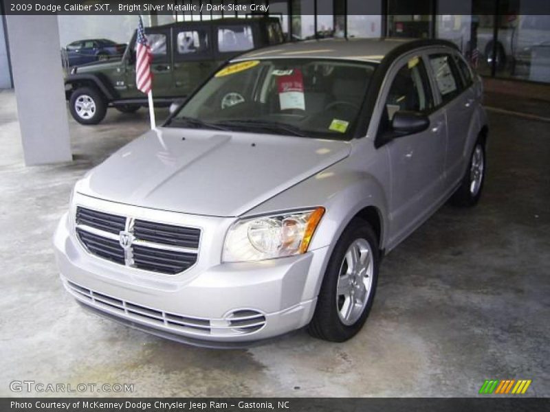 Bright Silver Metallic / Dark Slate Gray 2009 Dodge Caliber SXT