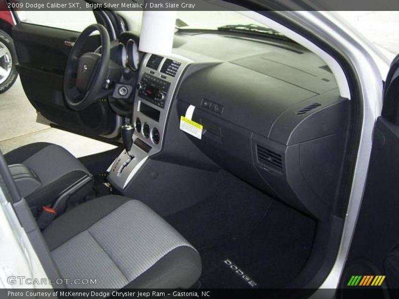 Bright Silver Metallic / Dark Slate Gray 2009 Dodge Caliber SXT