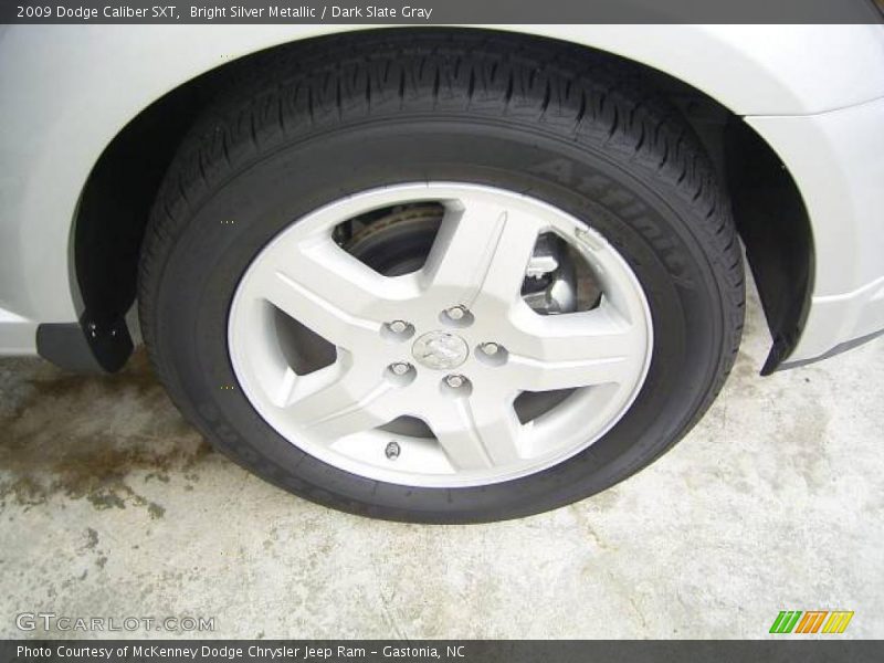 Bright Silver Metallic / Dark Slate Gray 2009 Dodge Caliber SXT