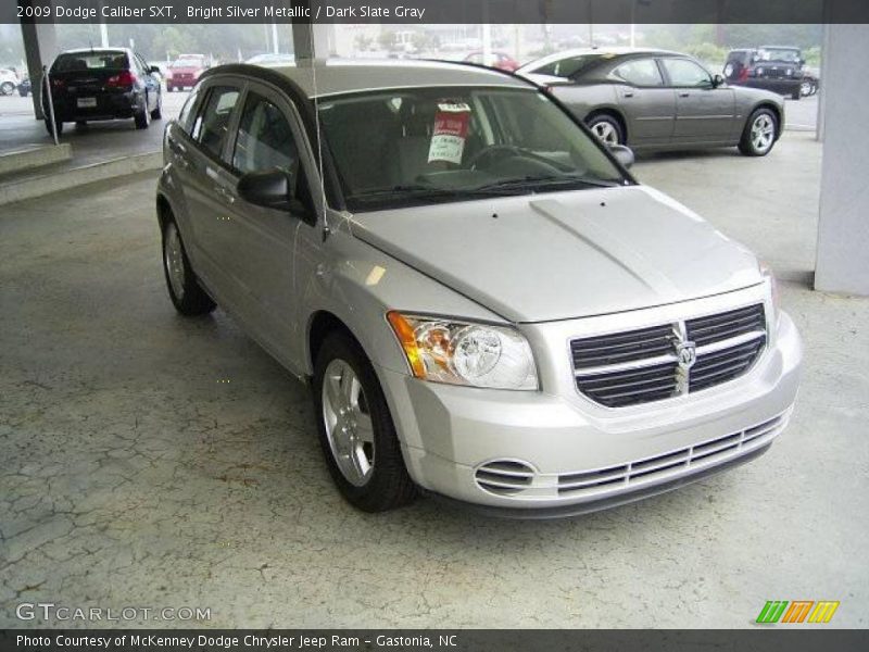 Bright Silver Metallic / Dark Slate Gray 2009 Dodge Caliber SXT