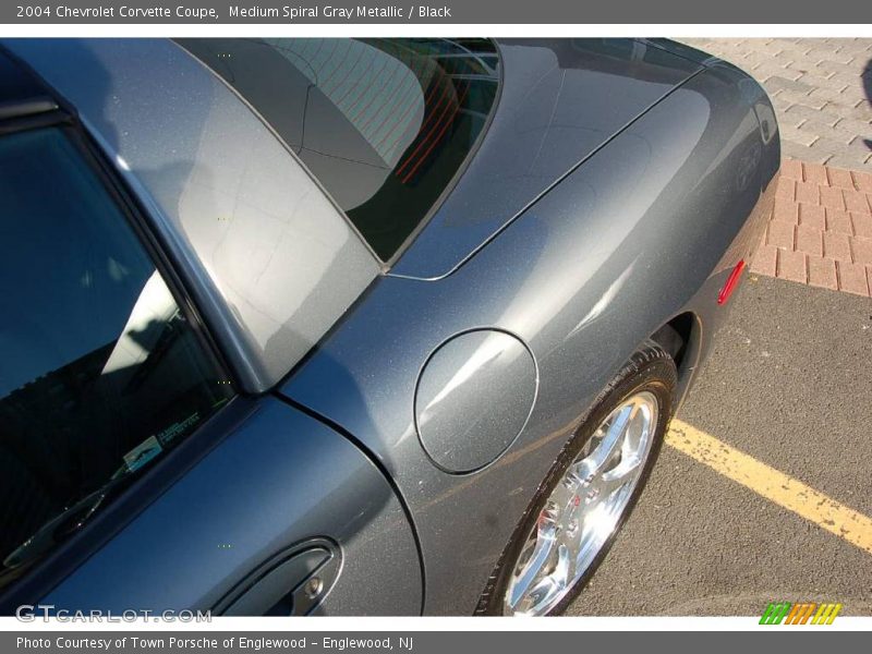 Medium Spiral Gray Metallic / Black 2004 Chevrolet Corvette Coupe