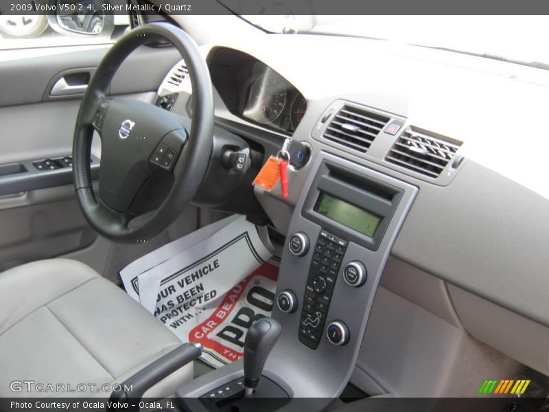 Silver Metallic / Quartz 2009 Volvo V50 2.4i