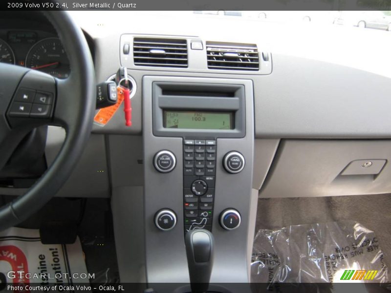Silver Metallic / Quartz 2009 Volvo V50 2.4i