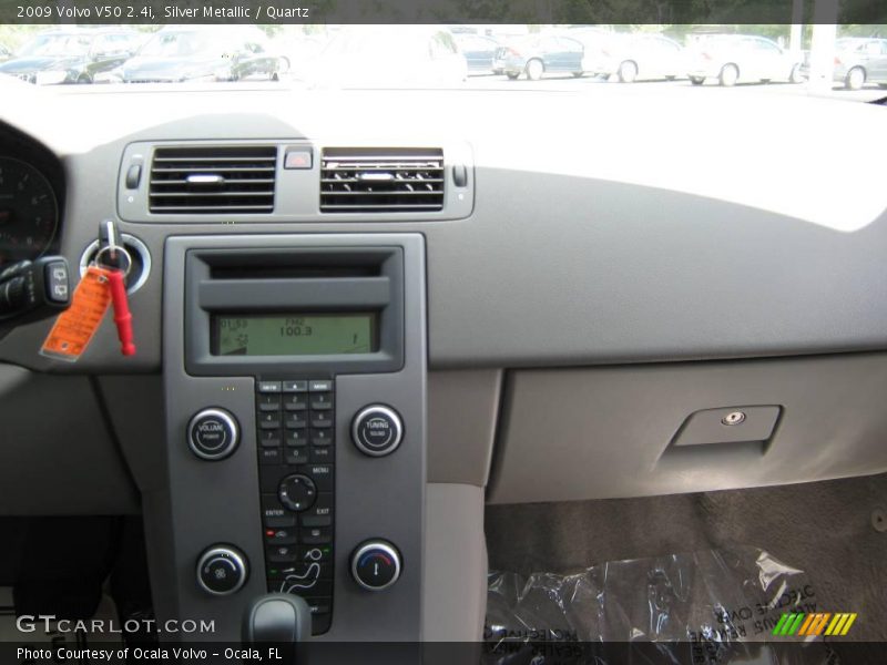 Silver Metallic / Quartz 2009 Volvo V50 2.4i