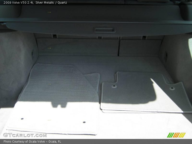 Silver Metallic / Quartz 2009 Volvo V50 2.4i