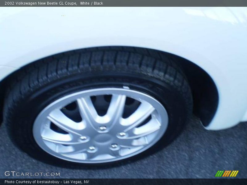 White / Black 2002 Volkswagen New Beetle GL Coupe