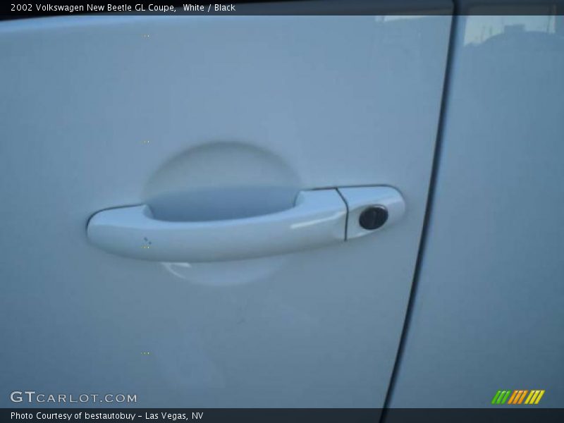 White / Black 2002 Volkswagen New Beetle GL Coupe