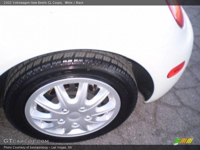 White / Black 2002 Volkswagen New Beetle GL Coupe