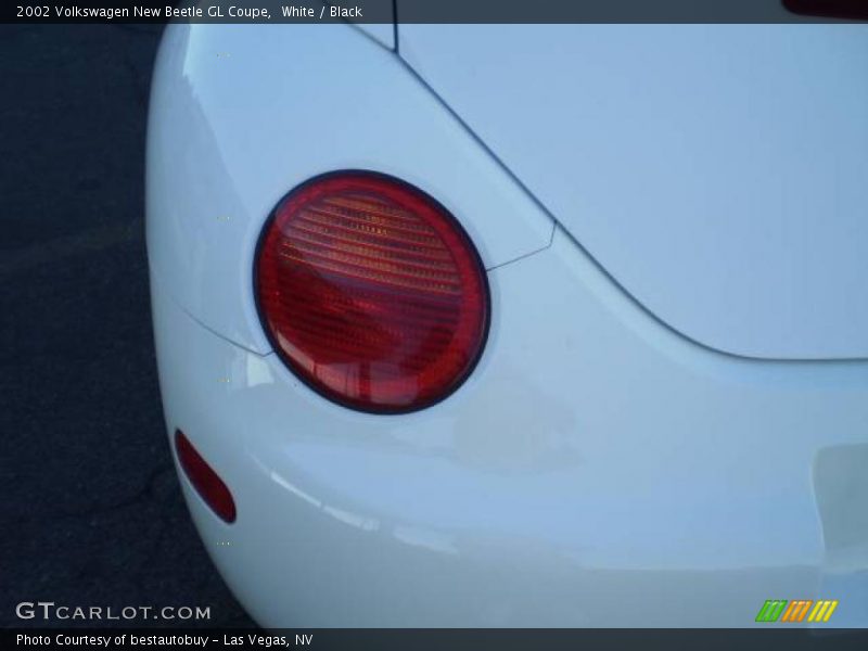 White / Black 2002 Volkswagen New Beetle GL Coupe