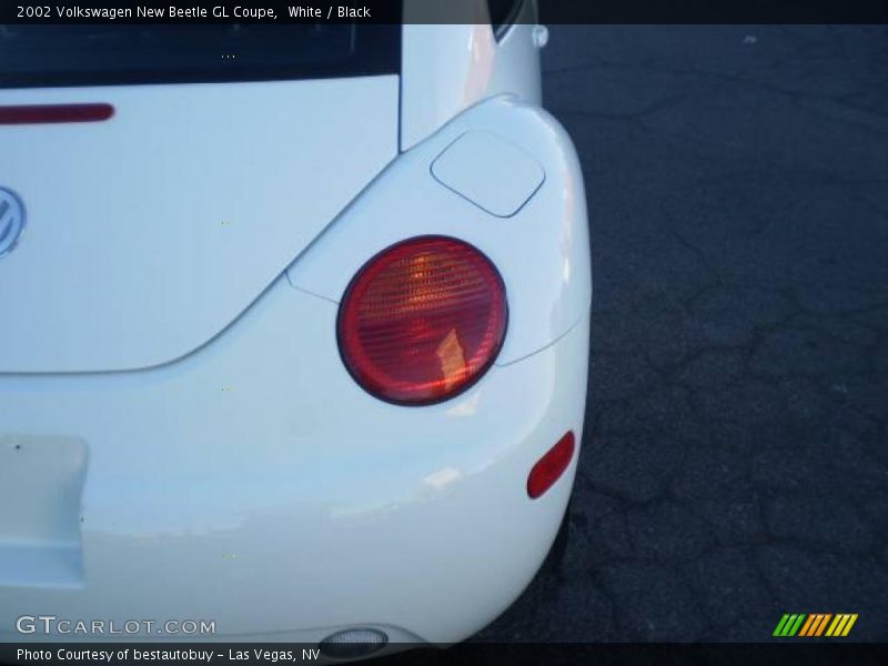 White / Black 2002 Volkswagen New Beetle GL Coupe