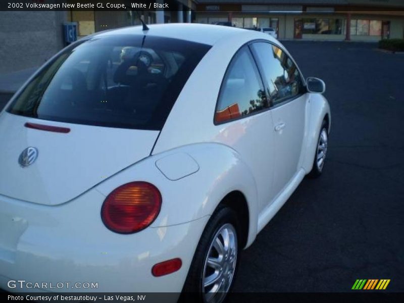 White / Black 2002 Volkswagen New Beetle GL Coupe