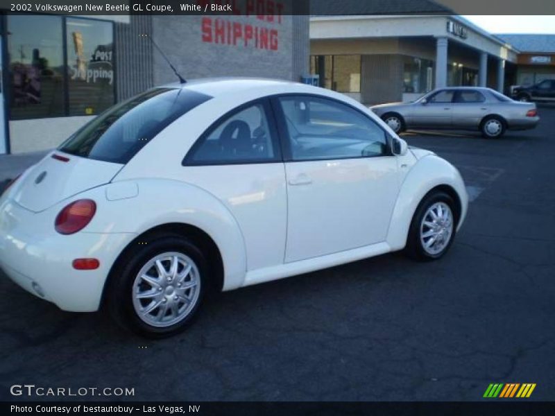 White / Black 2002 Volkswagen New Beetle GL Coupe