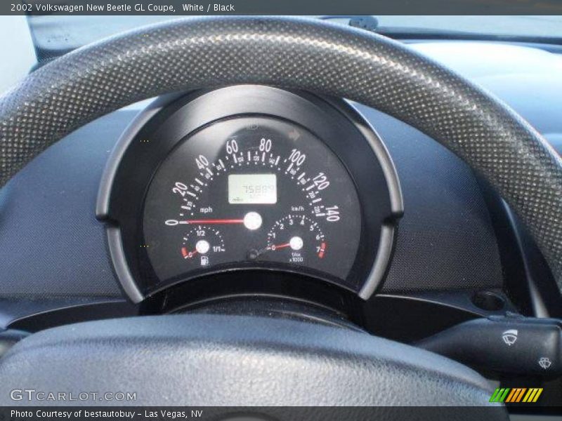 White / Black 2002 Volkswagen New Beetle GL Coupe