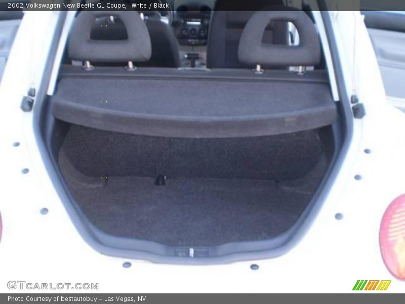 White / Black 2002 Volkswagen New Beetle GL Coupe