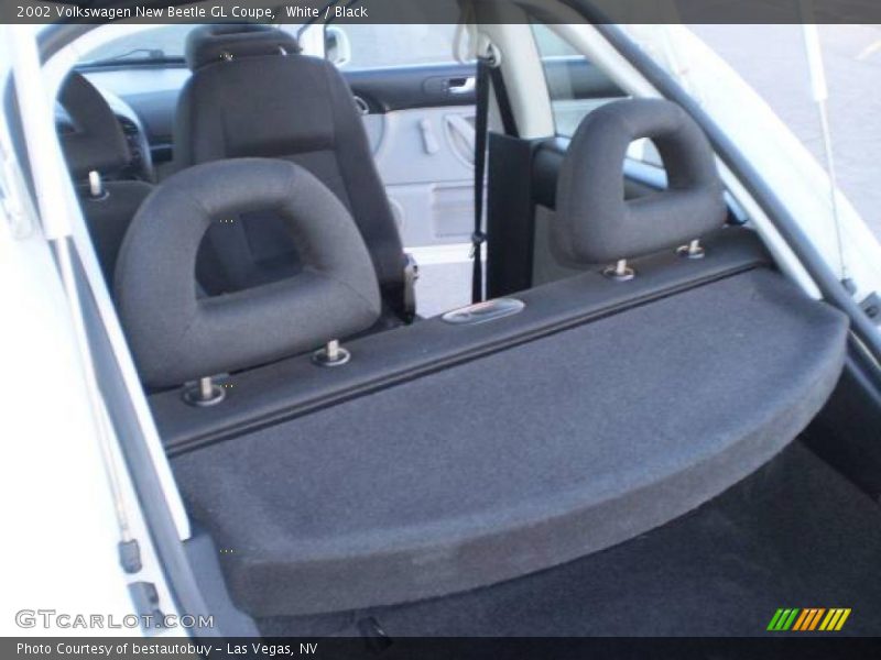White / Black 2002 Volkswagen New Beetle GL Coupe