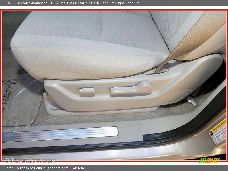 Silver Birch Metallic / Dark Titanium/Light Titanium 2007 Chevrolet Avalanche LT