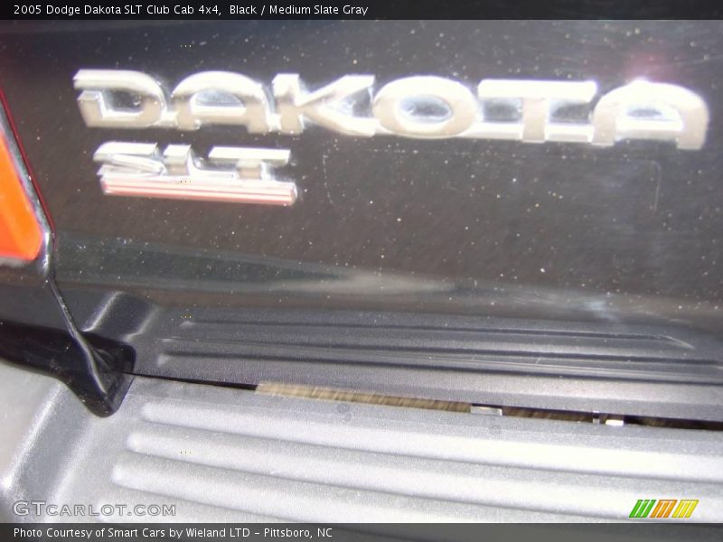 Black / Medium Slate Gray 2005 Dodge Dakota SLT Club Cab 4x4