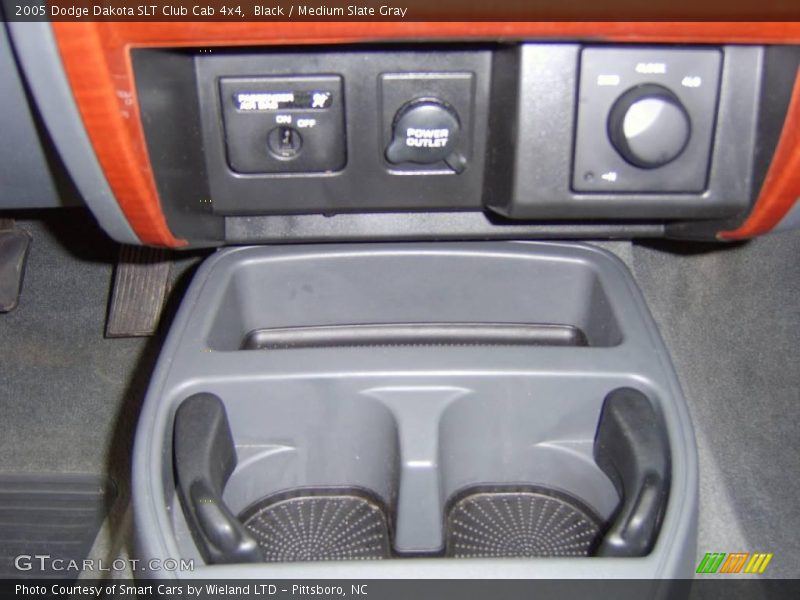Black / Medium Slate Gray 2005 Dodge Dakota SLT Club Cab 4x4