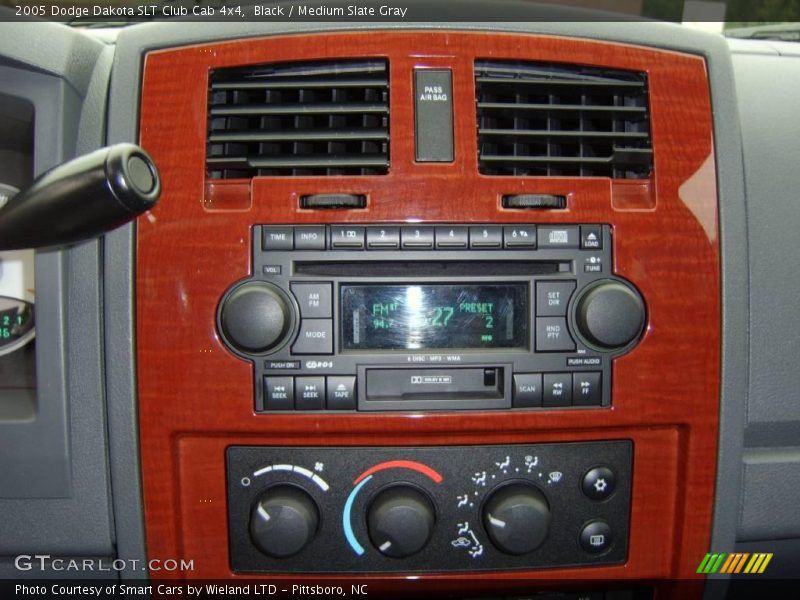 Black / Medium Slate Gray 2005 Dodge Dakota SLT Club Cab 4x4