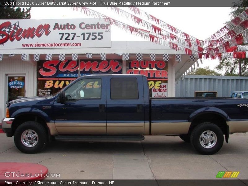 True Blue Metallic / Medium Parchment 2001 Ford F250 Super Duty Lariat Super Crew 4x4