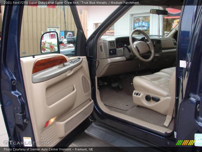 True Blue Metallic / Medium Parchment 2001 Ford F250 Super Duty Lariat Super Crew 4x4