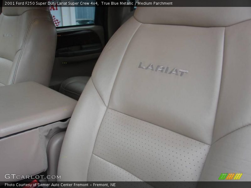 True Blue Metallic / Medium Parchment 2001 Ford F250 Super Duty Lariat Super Crew 4x4