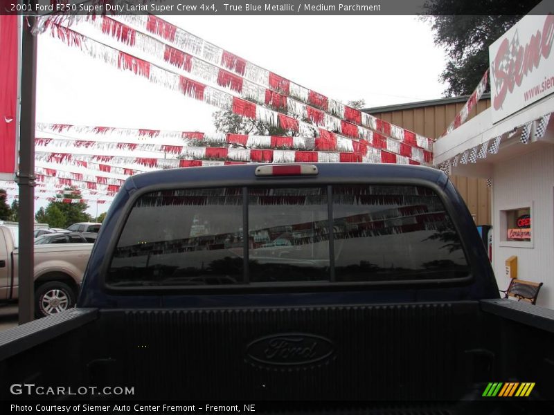 True Blue Metallic / Medium Parchment 2001 Ford F250 Super Duty Lariat Super Crew 4x4