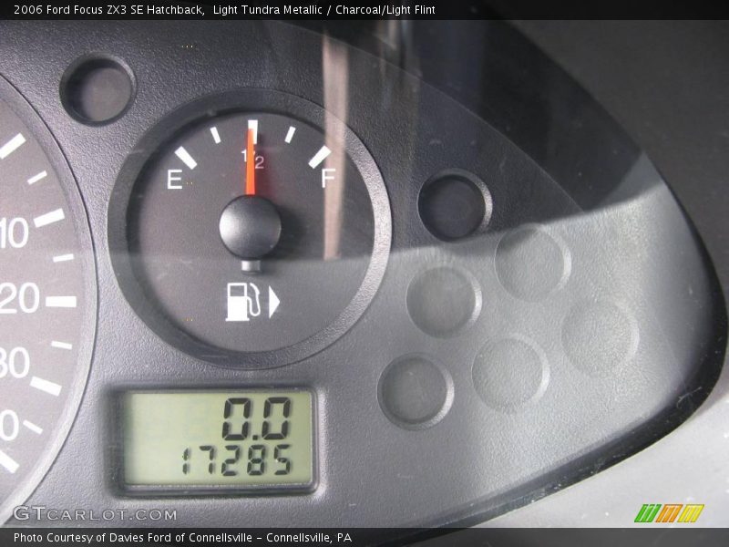 Light Tundra Metallic / Charcoal/Light Flint 2006 Ford Focus ZX3 SE Hatchback