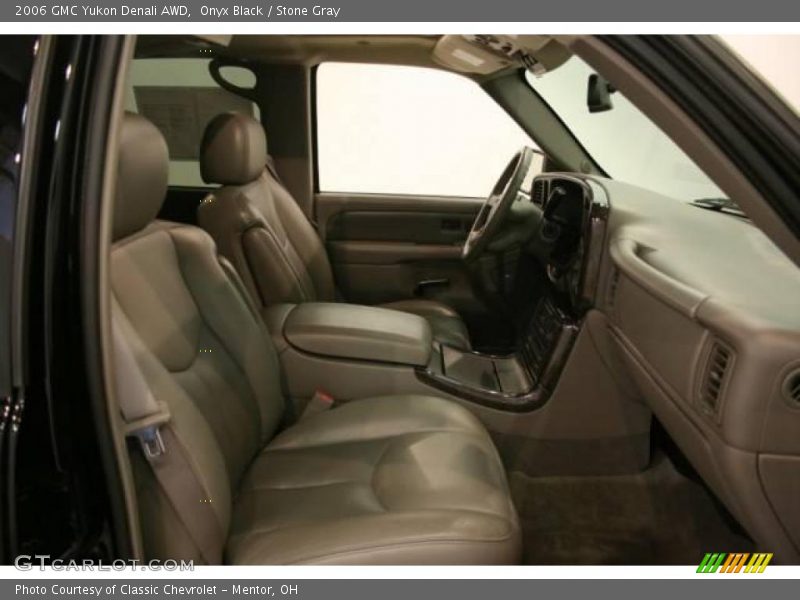 Onyx Black / Stone Gray 2006 GMC Yukon Denali AWD