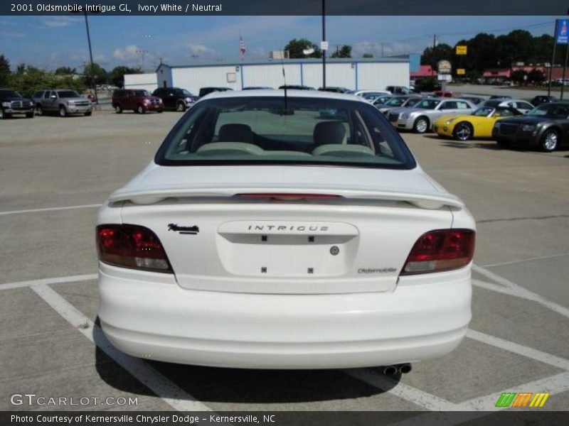 Ivory White / Neutral 2001 Oldsmobile Intrigue GL