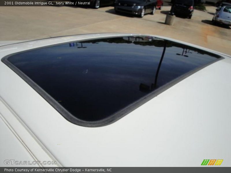 Ivory White / Neutral 2001 Oldsmobile Intrigue GL