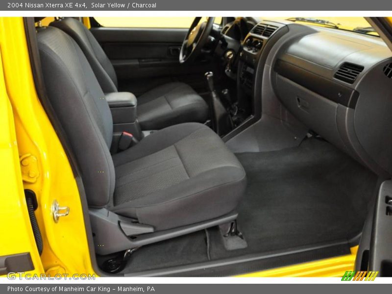 Solar Yellow / Charcoal 2004 Nissan Xterra XE 4x4