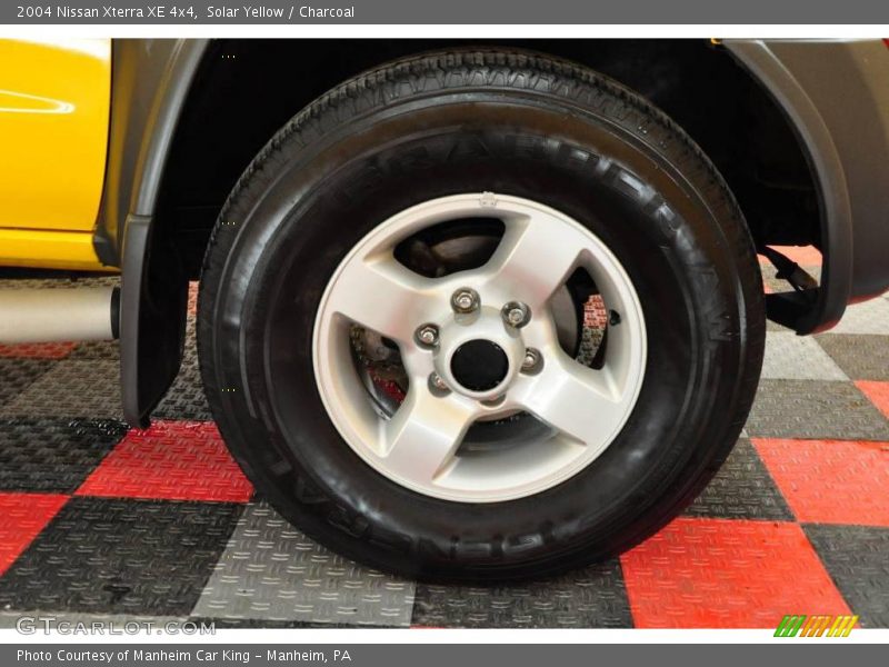 Solar Yellow / Charcoal 2004 Nissan Xterra XE 4x4