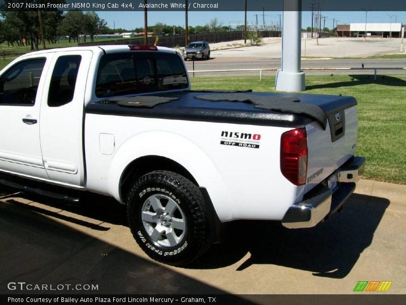 Avalanche White / Charcoal 2007 Nissan Frontier NISMO King Cab 4x4