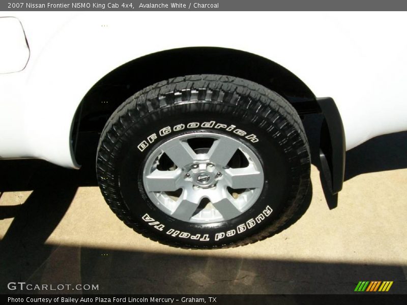 Avalanche White / Charcoal 2007 Nissan Frontier NISMO King Cab 4x4