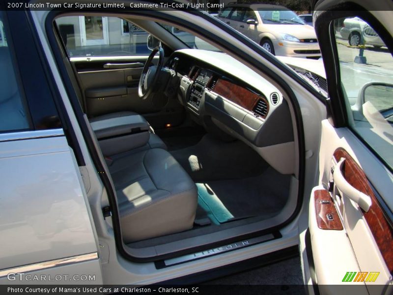 Cashmere Tri-Coat / Light Camel 2007 Lincoln Town Car Signature Limited